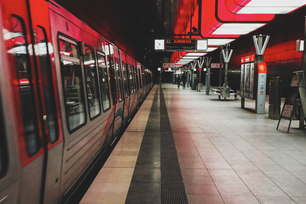 Geneva train platform || Can I buy a train ticket at the Geneva Airport?